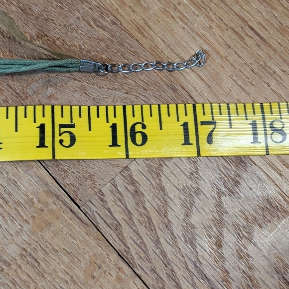 Whimsical Green Tulip Murano Glass Flower Pendant Necklace 🌿✨ - Picture 7 of 8